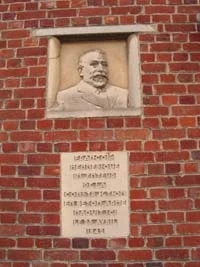 Plaque de la maison natale de François Hennebique